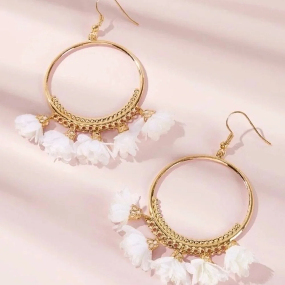 3/$30 💛 Ruffle Hoop Earrings